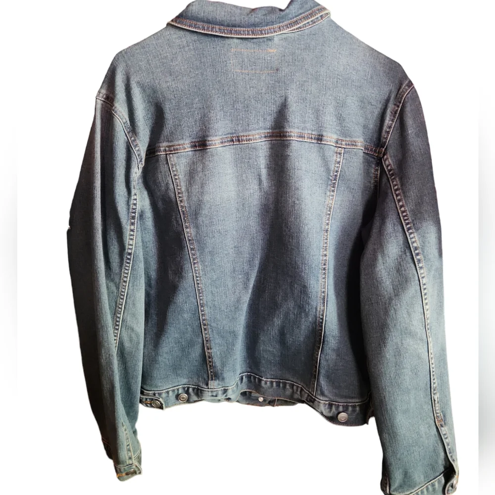 Time and Tru Denim Jacket - Picture 2 of 4